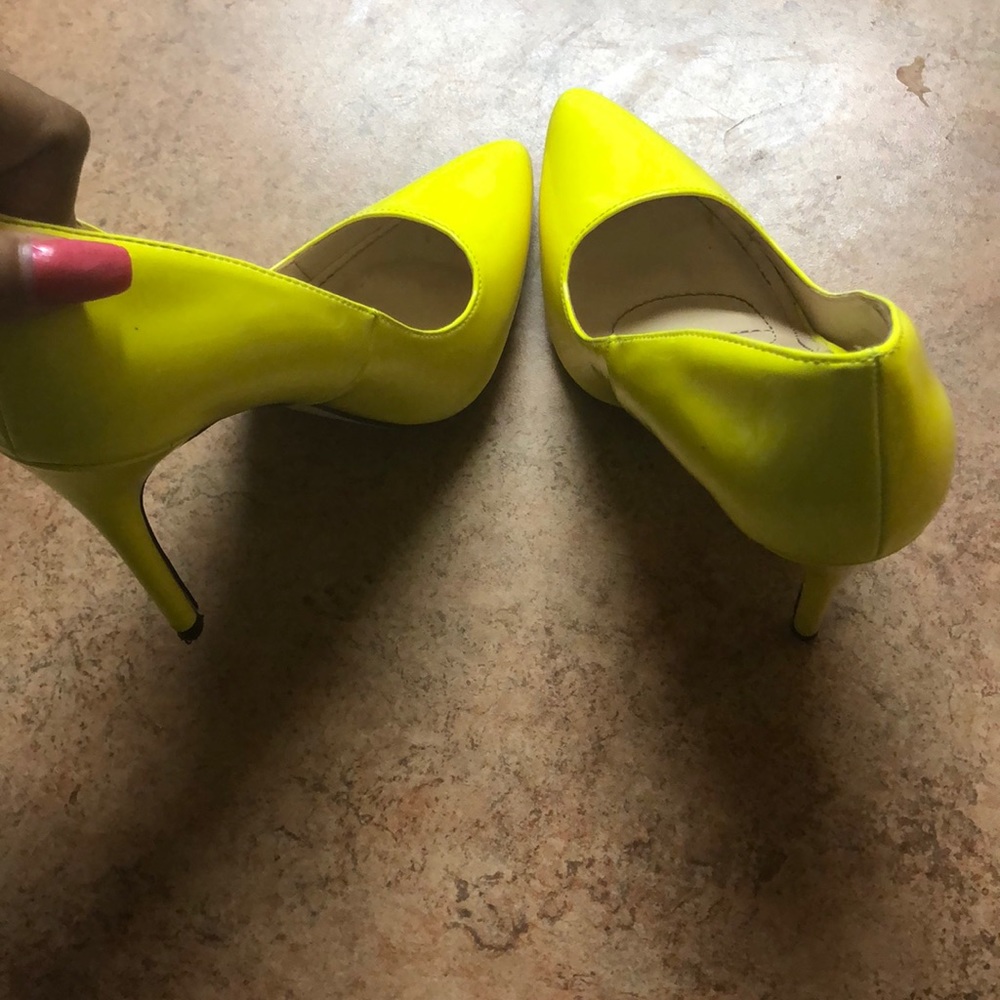 Heels - Picture 4 of 4